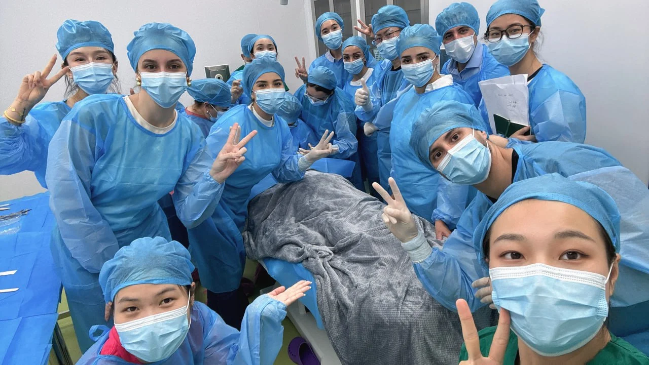 Учебная группа в клинике-партнёре в Шэньчжэне, Китай